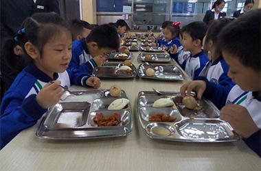 家长在家也可以为孩子定制学校饭菜的APP